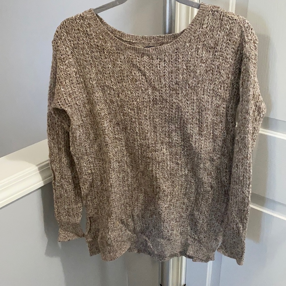 Thin light brown sweater from American Eagle. Size XXS. Slightly oversized.